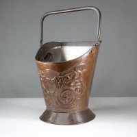 Townshend's Birmingham (stamped). An Impressive Arts & Crafts Copper Coal Bucket - Thumbnail 5