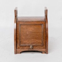W. J. Neatby, Attributed – Arts and Crafts Oak Coal Box with Stylized Handles - Thumbnail 2