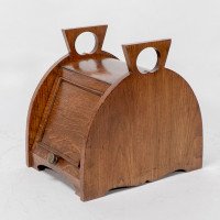 W. J. Neatby, Attributed – Arts and Crafts Oak Coal Box with Stylized Handles - Thumbnail 3