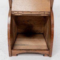 W. J. Neatby, Attributed – Arts and Crafts Oak Coal Box with Stylized Handles - Thumbnail 9