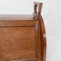 W. J. Neatby, Attributed – Arts and Crafts Oak Coal Box with Stylized Handles - Thumbnail 11