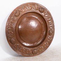 A Large Arts & Crafts Hand Formed Copper Charger with Stylised Decoration c.1900 - Thumbnail 4