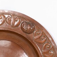 A Large Arts & Crafts Hand Formed Copper Charger with Stylised Decoration c.1900 - Thumbnail 9