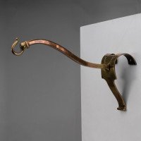 An Arts & Crafts Brass Picture Rail Wall Light - Thumbnail 4