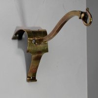 An Arts & Crafts Brass Picture Rail Wall Light - Thumbnail 7