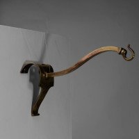 An Arts & Crafts Brass Picture Rail Wall Light - Thumbnail 9