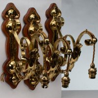 Arts and Crafts, c.1905 Set of Three Brass Wall Lights with Walnut Backplates - Thumbnail 20