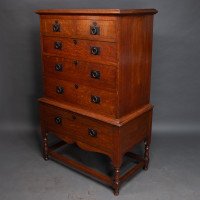 Ambrose Heal a Rare Mansfield Oak Chest of Drawers with Iron Heart Escutcheons - Thumbnail 5