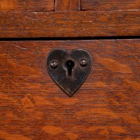 Ambrose Heal a Rare Mansfield Oak Chest of Drawers with Iron Heart Escutcheons - Thumbnail 10