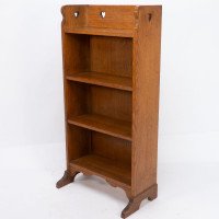 Liberty & Co., attributed. An Arts & Crafts Oak Bookcase with Stylized Heart Cut-outs - Thumbnail 3