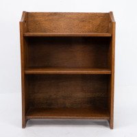 Liberty & Co attri. A little Arts & Crafts oak bookcase with heart cut-outs - Thumbnail 2