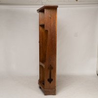Shapland & Petter, attributed. An Arts & Crafts Oak Hall Cupboard with Flaring Cornice - Thumbnail 4