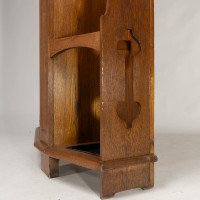 Shapland & Petter, attributed. An Arts & Crafts Oak Hall Cupboard with Flaring Cornice - Thumbnail 15