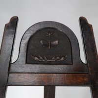 An Arts & Crafts folding oak easel with a carved butterfly flying from a flower - Thumbnail 8