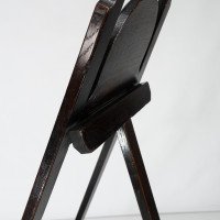An Arts & Crafts folding oak easel with a carved butterfly flying from a flower - Thumbnail 10