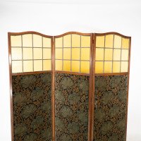 Liberty and Co (attributed). A good three fold screen - Thumbnail 2