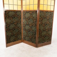 Liberty and Co (attributed). A good three fold screen - Thumbnail 3
