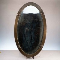 Arts and Crafts – Hand-Hammered Brass Mirror with Celtic Details (c.1900) - Thumbnail 2