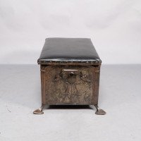 Jesson Birkett, Attributed – Arts and Crafts Copper Fireside Log Box and Seat - Thumbnail 5