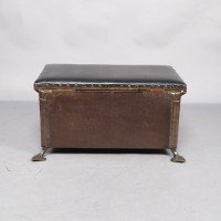 Jesson Birkett, Attributed – Arts and Crafts Copper Fireside Log Box and Seat - Thumbnail 8