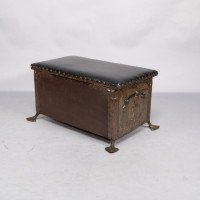Jesson Birkett, Attributed – Arts and Crafts Copper Fireside Log Box and Seat - Thumbnail 9