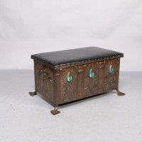 Jesson Birkett, Attributed – Arts and Crafts Copper Fireside Log Box and Seat - Thumbnail 11