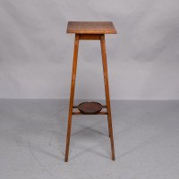 C. F. A. Voysey, attributed. Made & Retailed by Goodyers of Regent Street & New Bond Street London. A Rare Pair of Simple Arts & Crafts Oak Plant Stands - Thumbnail 3