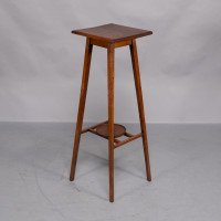 C. F. A. Voysey, attributed. Made & Retailed by Goodyers of Regent Street & New Bond Street London. A Rare Pair of Simple Arts & Crafts Oak Plant Stands - Thumbnail 4