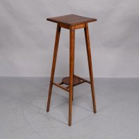 C. F. A. Voysey, attributed. Made & Retailed by Goodyers of Regent Street & New Bond Street London. A Rare Pair of Simple Arts & Crafts Oak Plant Stands - Thumbnail 7