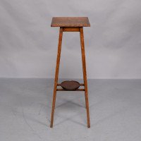 C. F. A. Voysey, attributed. Made & Retailed by Goodyers of Regent Street & New Bond Street London. A Rare Pair of Simple Arts & Crafts Oak Plant Stands - Thumbnail 9