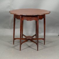 Morris & Co., Mahogany Side Table with a Shaped Top & a Wavy Apron - Thumbnail 4
