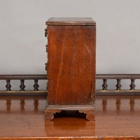 A Fine Georgian Mahogany Miniature Chest of Drawers c.1810 - Thumbnail 3