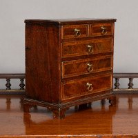 A Fine Georgian Mahogany Miniature Chest of Drawers c.1810 - Thumbnail 7