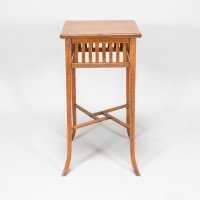 E. W. Godwin, attributed. An Anglo-Japanese Quarter Sawn Oak Side Table. The Top with a Double Molded Edge with Simple Slatted Decoration - Thumbnail 2