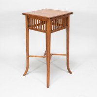 E. W. Godwin, attributed. An Anglo-Japanese Quarter Sawn Oak Side Table. The Top with a Double Molded Edge with Simple Slatted Decoration - Thumbnail 5