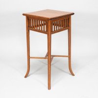 E. W. Godwin, attributed. An Anglo-Japanese Quarter Sawn Oak Side Table. The Top with a Double Molded Edge with Simple Slatted Decoration - Thumbnail 9
