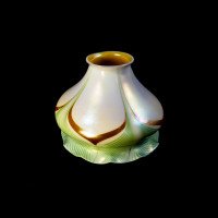 Steuben, Pulled Feather Iridescent Art Glass Shades with Ruffled Rim - Thumbnail 2