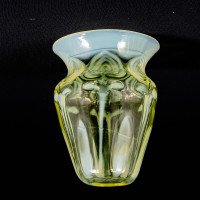 A Vaseline Shade with a Gracefully Rounded Shape & Intricate Peacock Feather Decoration - Thumbnail 1