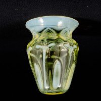 A Vaseline Shade with a Gracefully Rounded Shape & Intricate Peacock Feather Decoration - Thumbnail 4