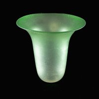 Arts and Crafts – Frosted Vaseline Glass Shade with Green-Tinted Rim (c.1900) - Thumbnail 9