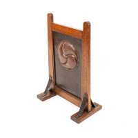 Leonard Wyburd, attributed. A Rare Arts & Crafts Oak Fire Screen by Liberty & Co - Thumbnail 3