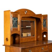 Liberty & Co., attributed. An Arts & Crafts Oak Sideboard in the Glasgow-Style - Thumbnail 9