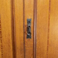 Morris & Co., attributed. An Arts & Crafts Oak Treble Linen Press, Metalwork by Rathbone - Thumbnail 9