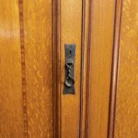 Morris & Co., attributed. An Arts & Crafts Oak Treble Linen Press, Metalwork by Rathbone - Thumbnail 10