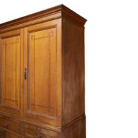 Morris & Co., attributed. An Arts & Crafts Oak Treble Linen Press, Metalwork by Rathbone - Thumbnail 4