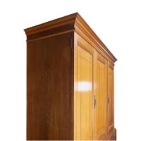 Morris & Co., attributed. An Arts & Crafts Oak Treble Linen Press, Metalwork by Rathbone - Thumbnail 2