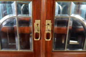 Secessionist Mahogany Display Cabinet, Carved Decoration & Bevelled Glass Doors - Thumbnail 6