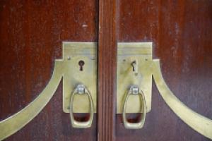 Secessionist Mahogany Display Cabinet, Carved Decoration & Bevelled Glass Doors - Thumbnail 17