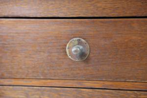 G. M. Ellwood for J. S. Henry. An Arts & Crafts Oak Writing Desk - Thumbnail 12