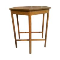 A Well Designed Arts & Crafts Oak Side Table - Thumbnail 3